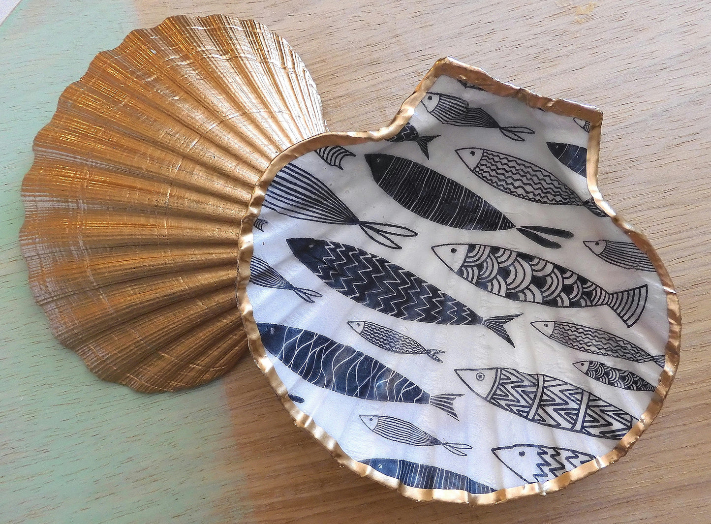 SCALLOP TRINKET DISH JEWELLERY HOLDER - FOR HIM 'GONE FISHING'