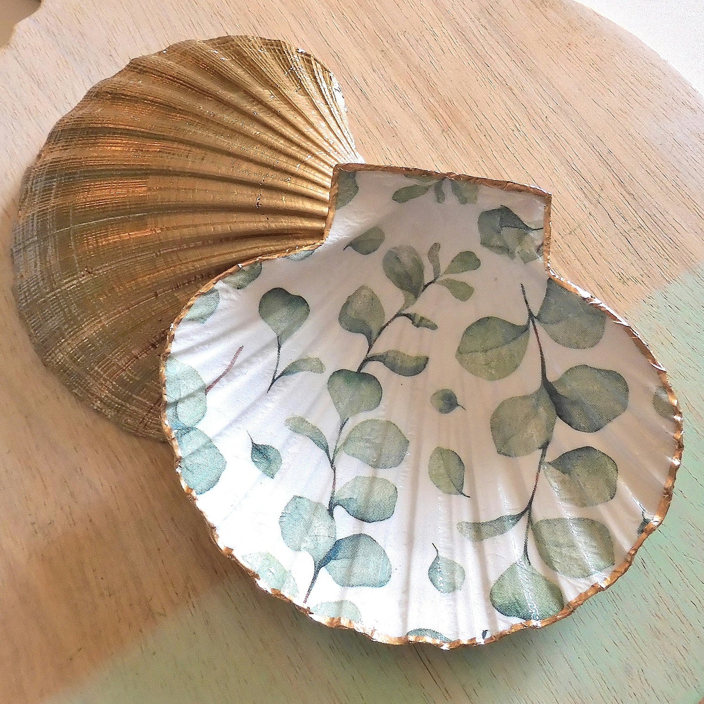 SCALLOP TRINKET DISH JEWELLERY HOLDER - 'GREENLEAVES'