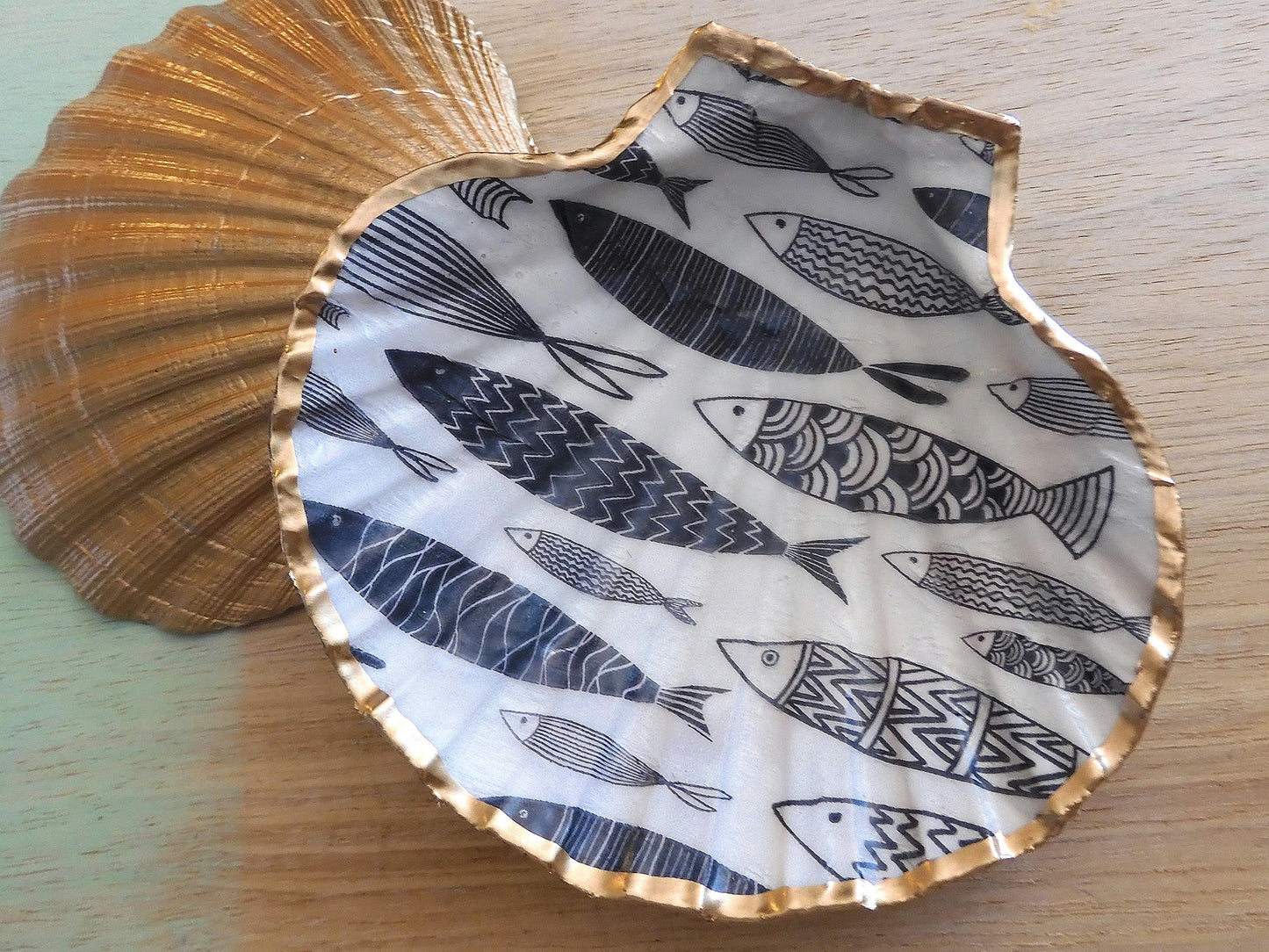 SCALLOP TRINKET DISH JEWELLERY HOLDER - FOR HIM 'GONE FISHING'