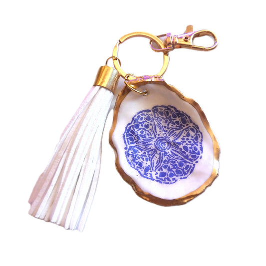 GOLD TASSEL KEYRING WITH OYSTER SHELL CHARM - Blue Sand Dollar