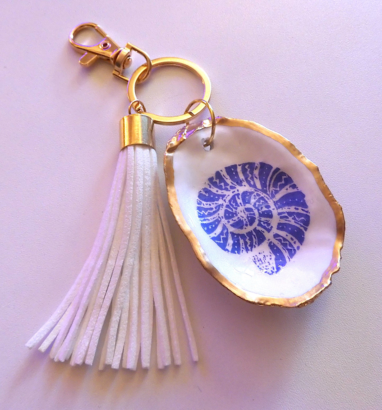 GOLD TASSEL KEYRING WITH OYSTER SHELL CHARM - Blue Nautilus Shell