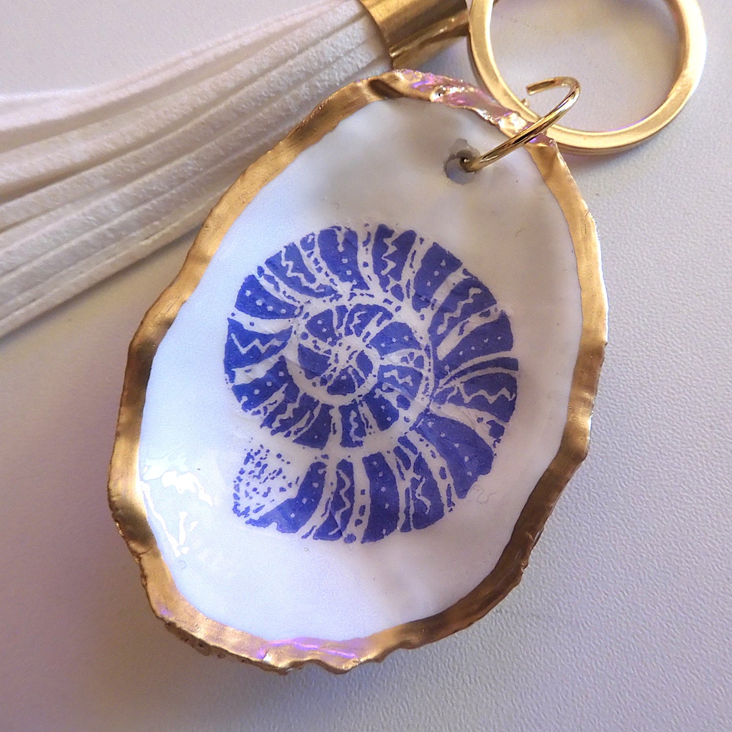 GOLD TASSEL KEYRING WITH OYSTER SHELL CHARM - Blue Nautilus Shell