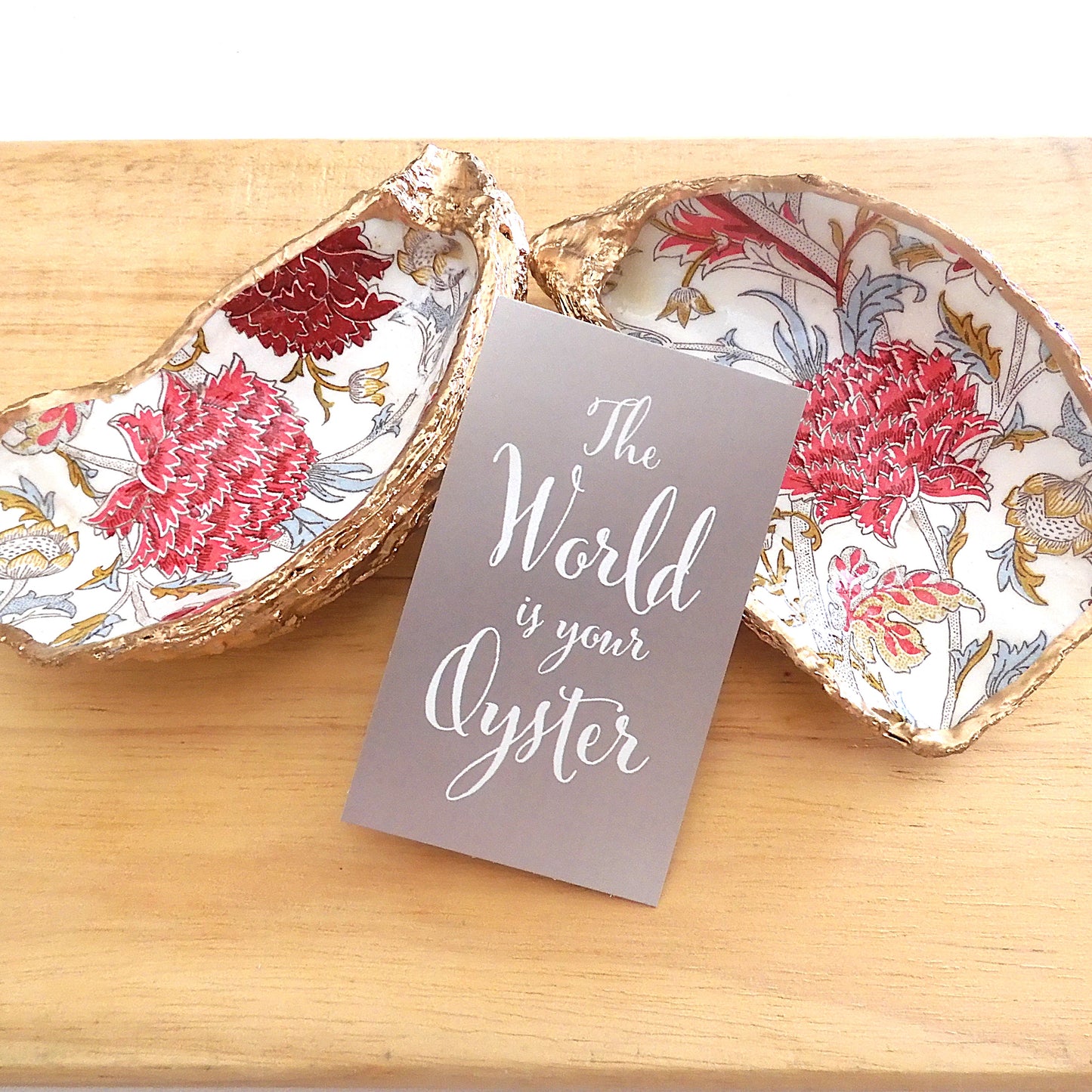 OYSTER SHELL TRINKET DISH XL - WILLIAM MORRIS RED