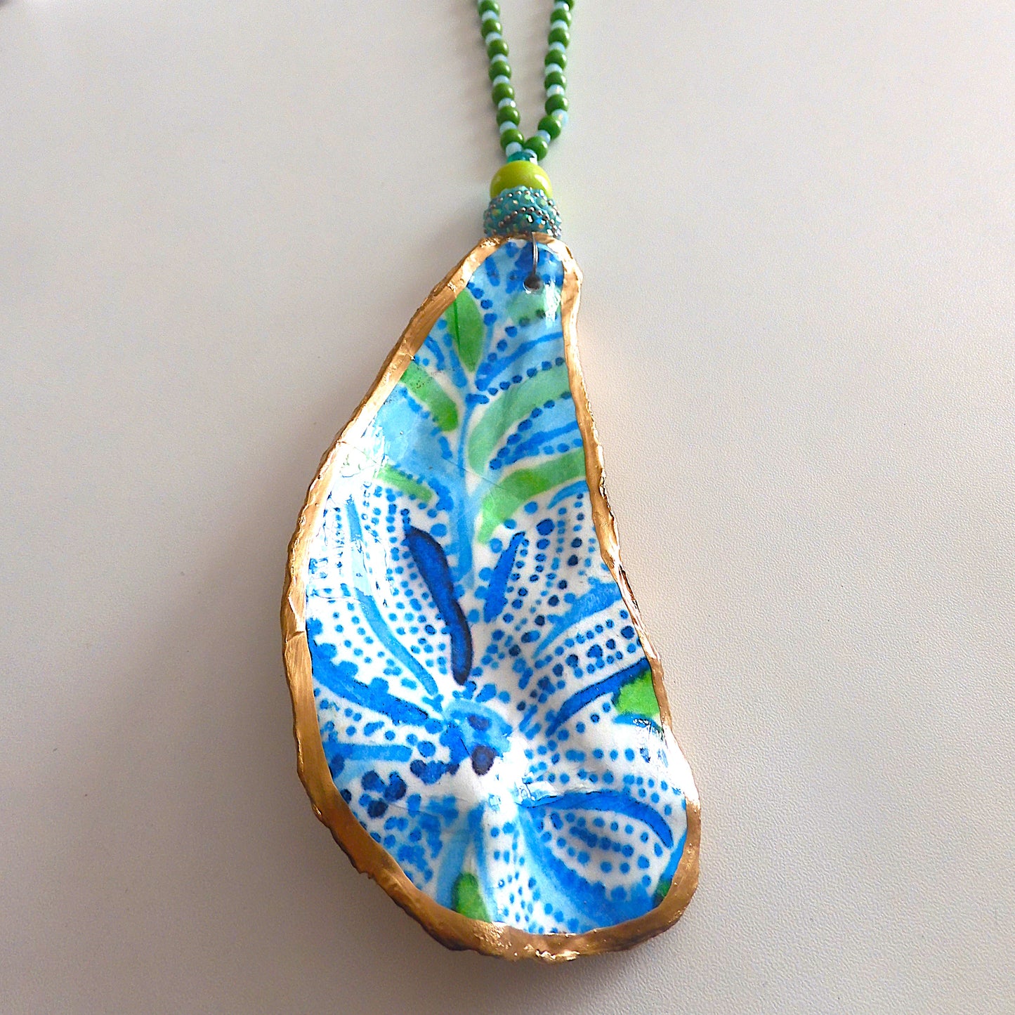 UPCYCLED OYSTER SHELL PENDANT NECKLACE
