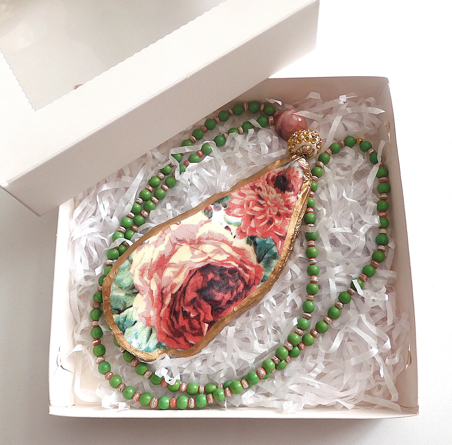 UPCYCLED OYSTER SHELL PENDANT NECKLACE - ROSE BOUQUET