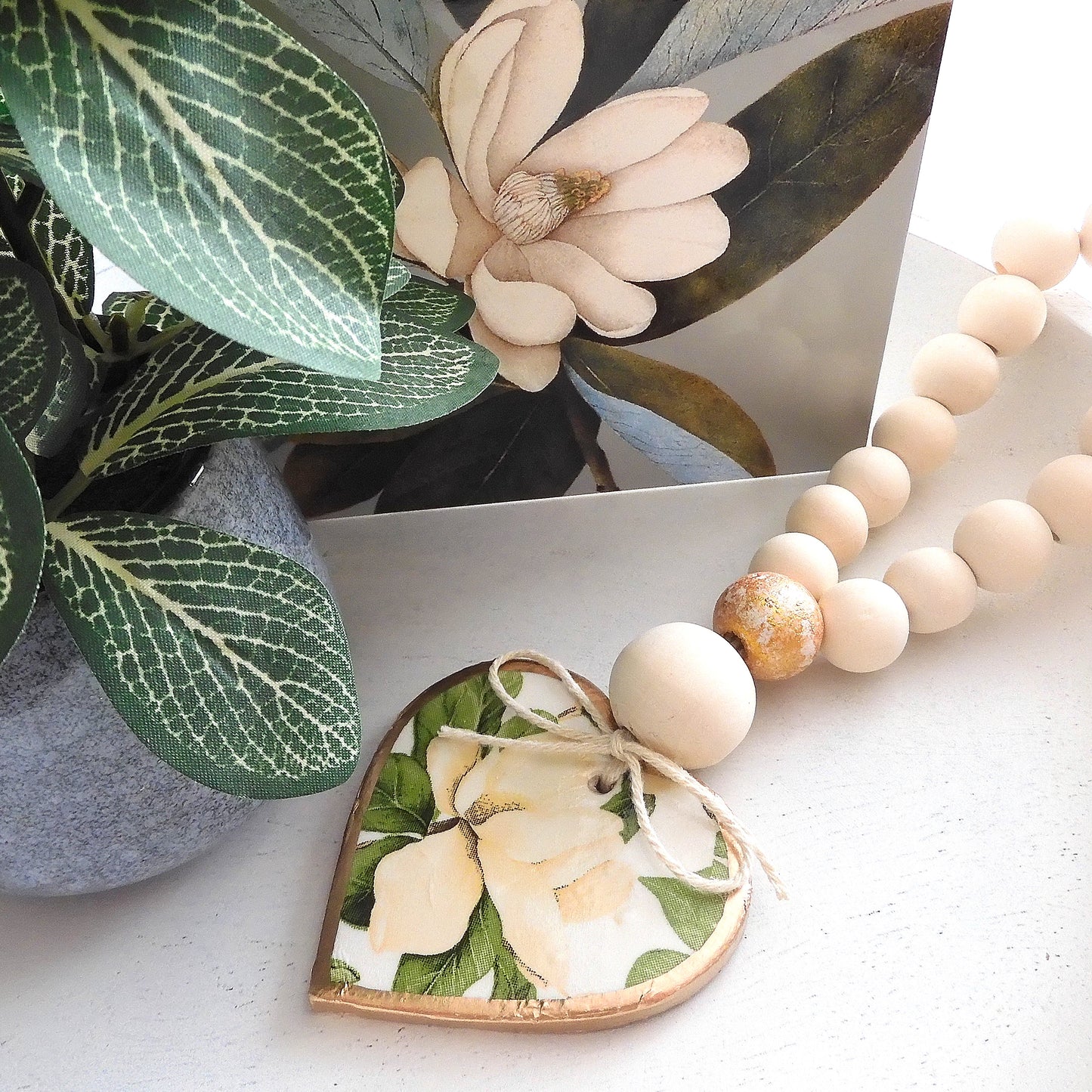 HEART BLESSING BEADS HANGER - WHITE GARDENIA