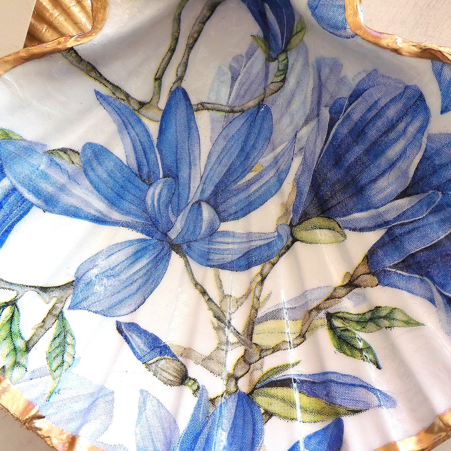 SCALLOP TRINKET DISH 'BLUE MAGNOLIA'