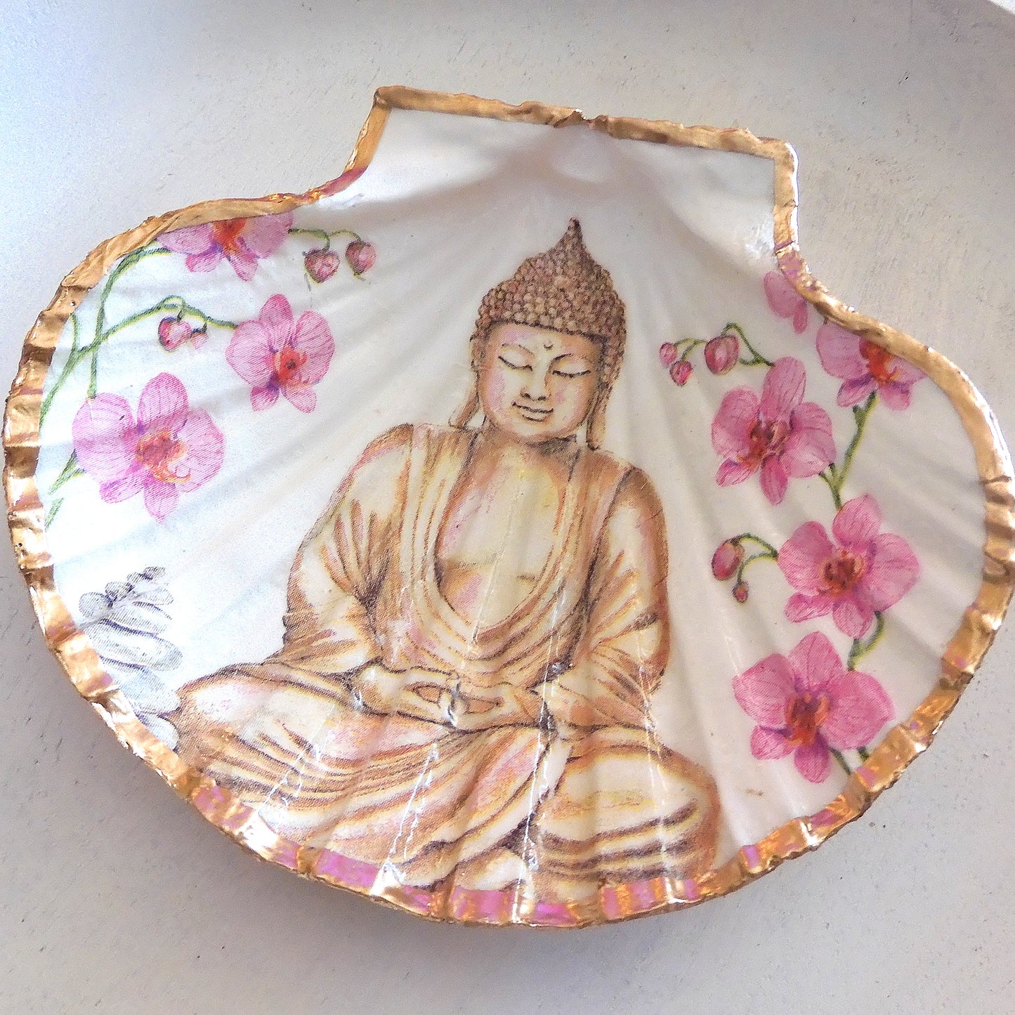 SCALLOP TRINKET DISH 'BUDDHA MEDITATION'