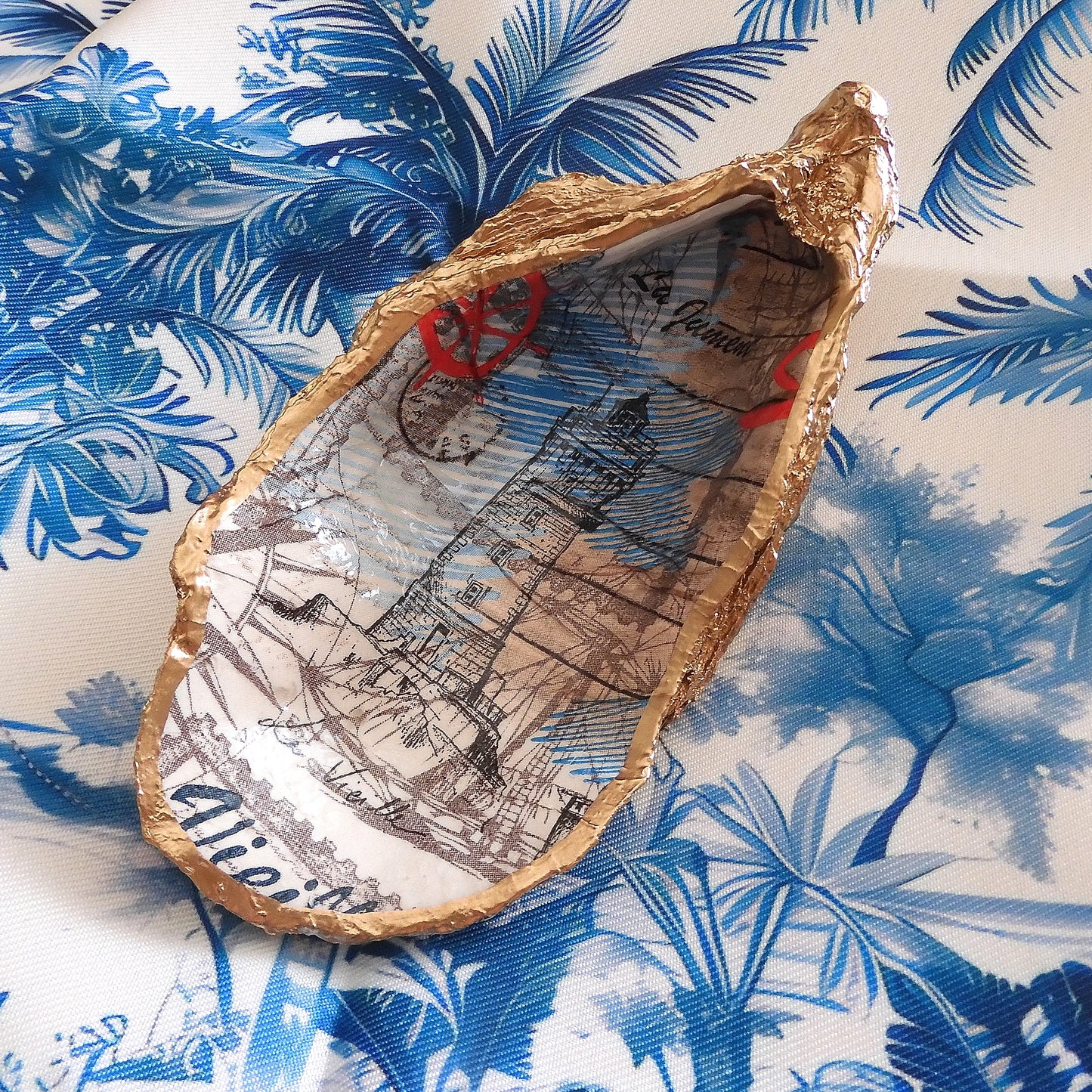 OYSTER SHELL TRINKET DISH XL - THE LIGHTHOUSE