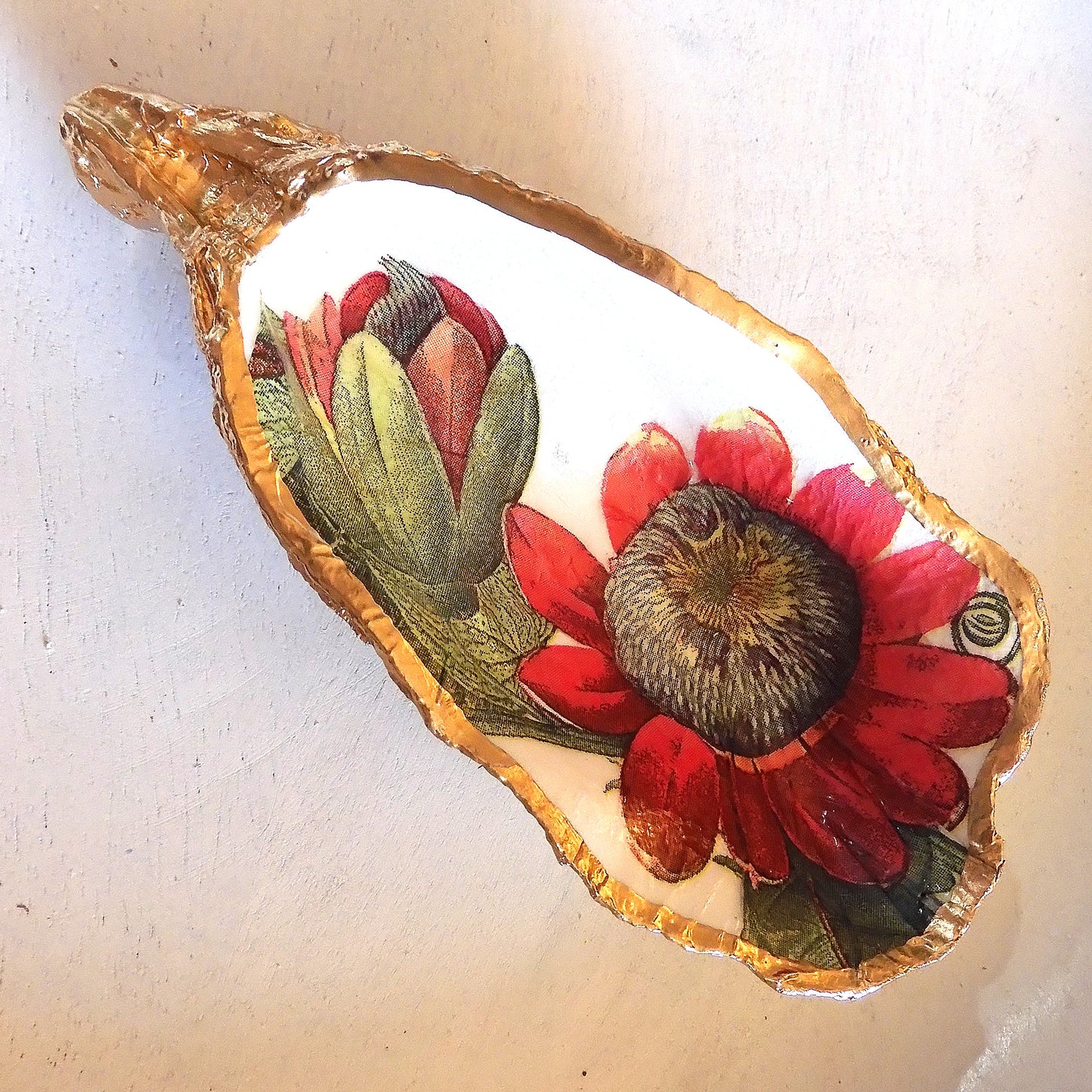 OYSTER SHELL TRINKET DISH XL - RED BLOOMS