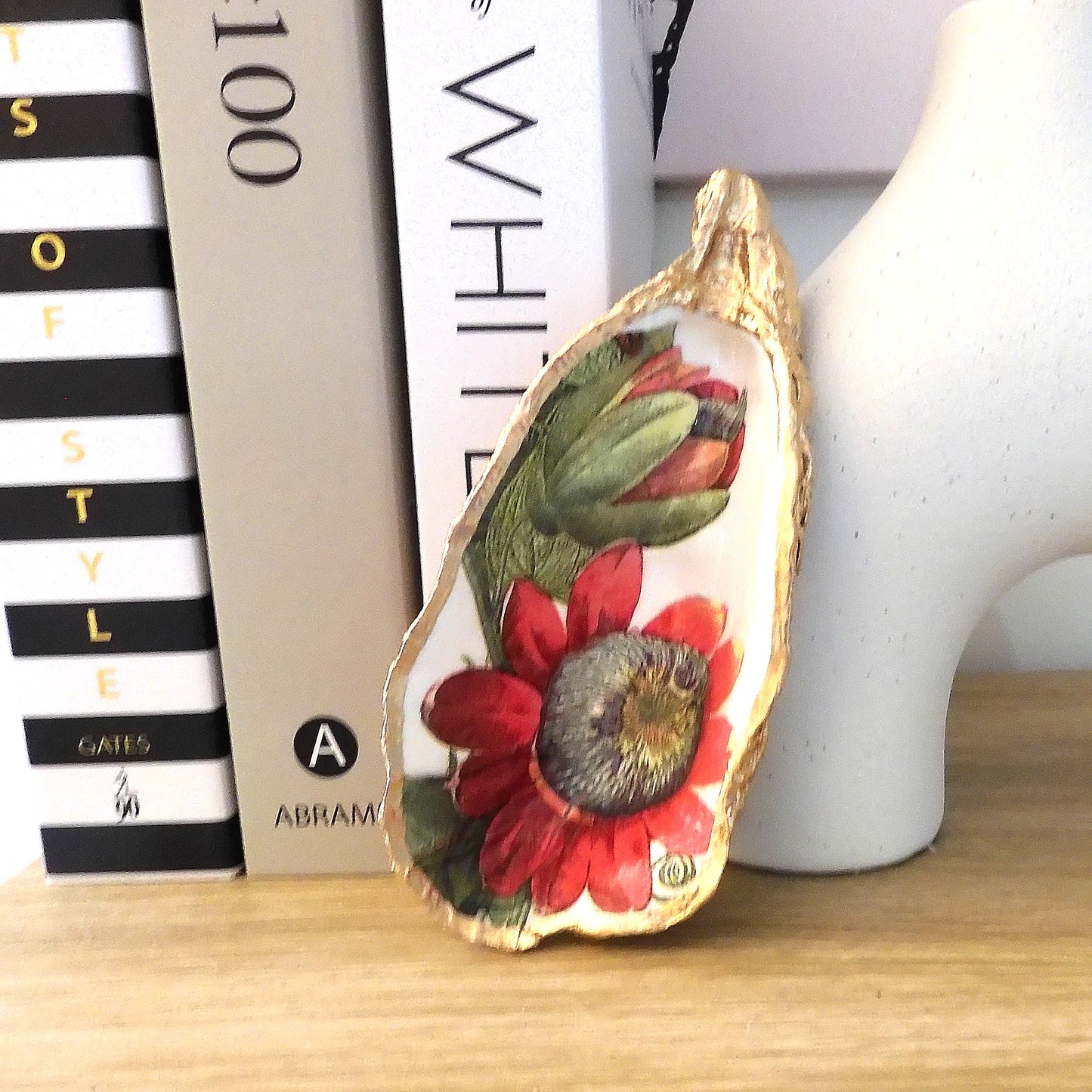 OYSTER SHELL TRINKET DISH XL - RED BLOOMS