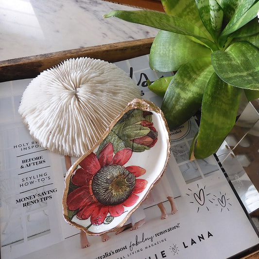 OYSTER SHELL TRINKET DISH XL - RED BLOOMS