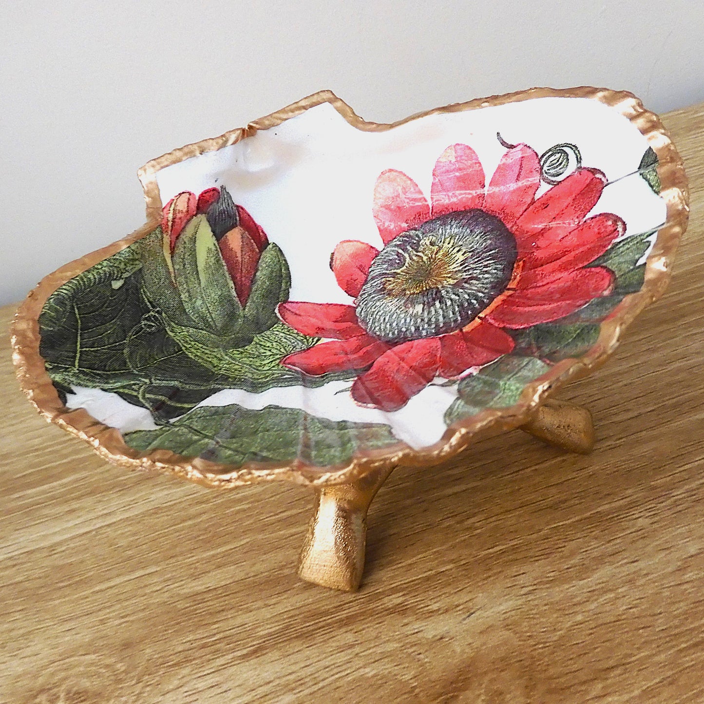 SCALLOP TRINKET DISH 'PASSION FLOWER'