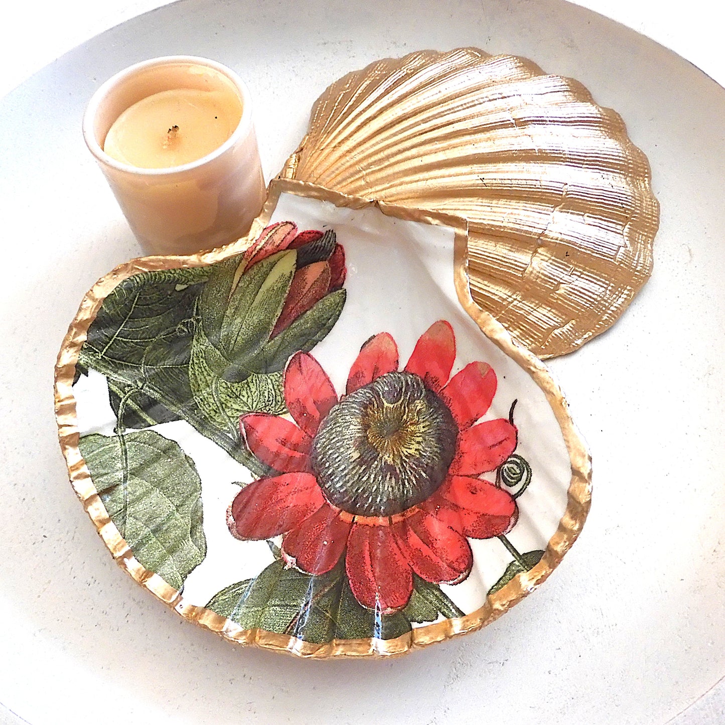 SCALLOP TRINKET DISH 'PASSION FLOWER'