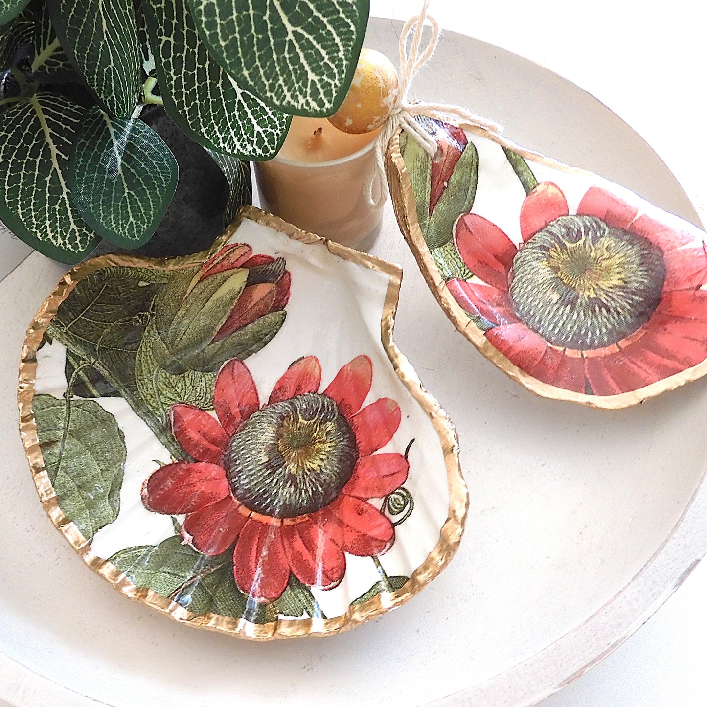 SCALLOP TRINKET DISH 'PASSION FLOWER'