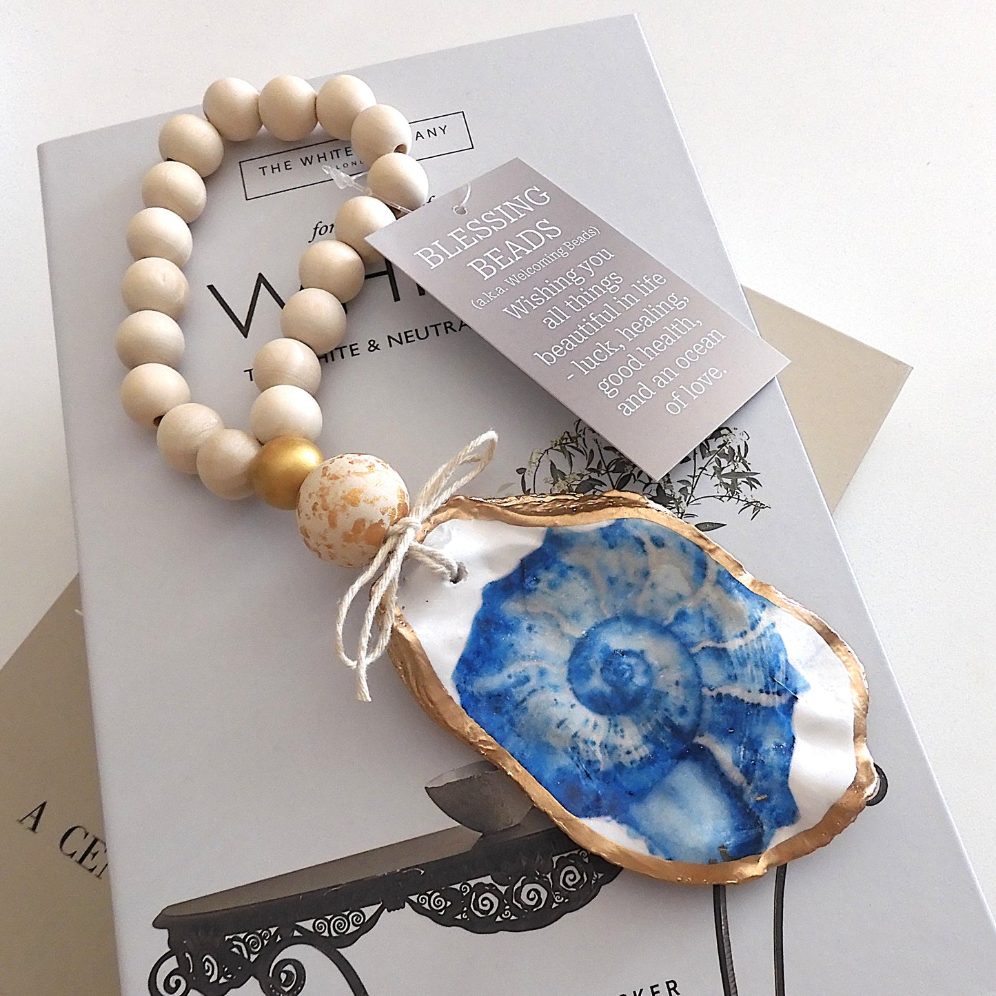 OYSTER SHELL BLESSING BEADS HANGER 12-13cm SHELL 'NAUTILUS BLUE'