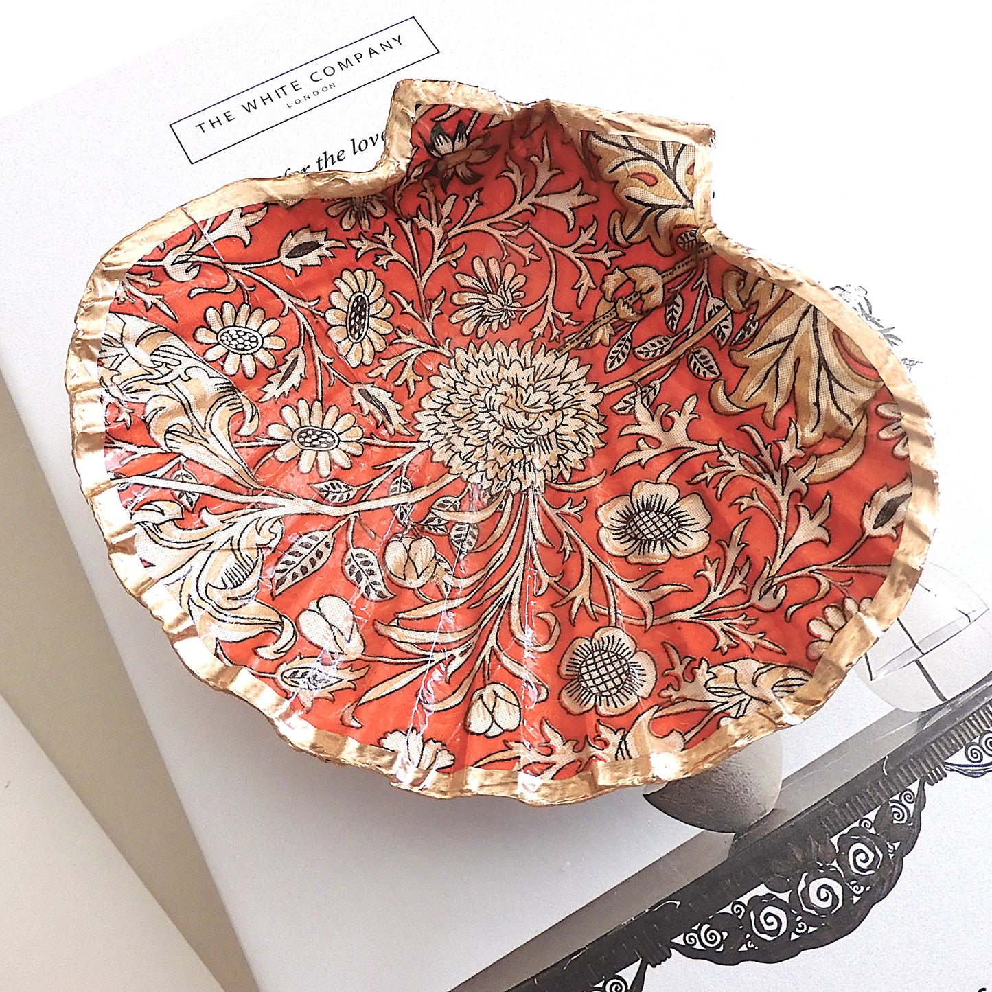 SCALLOP TRINKET DISH 'WILLIAM MORRIS VINTAGE RED'