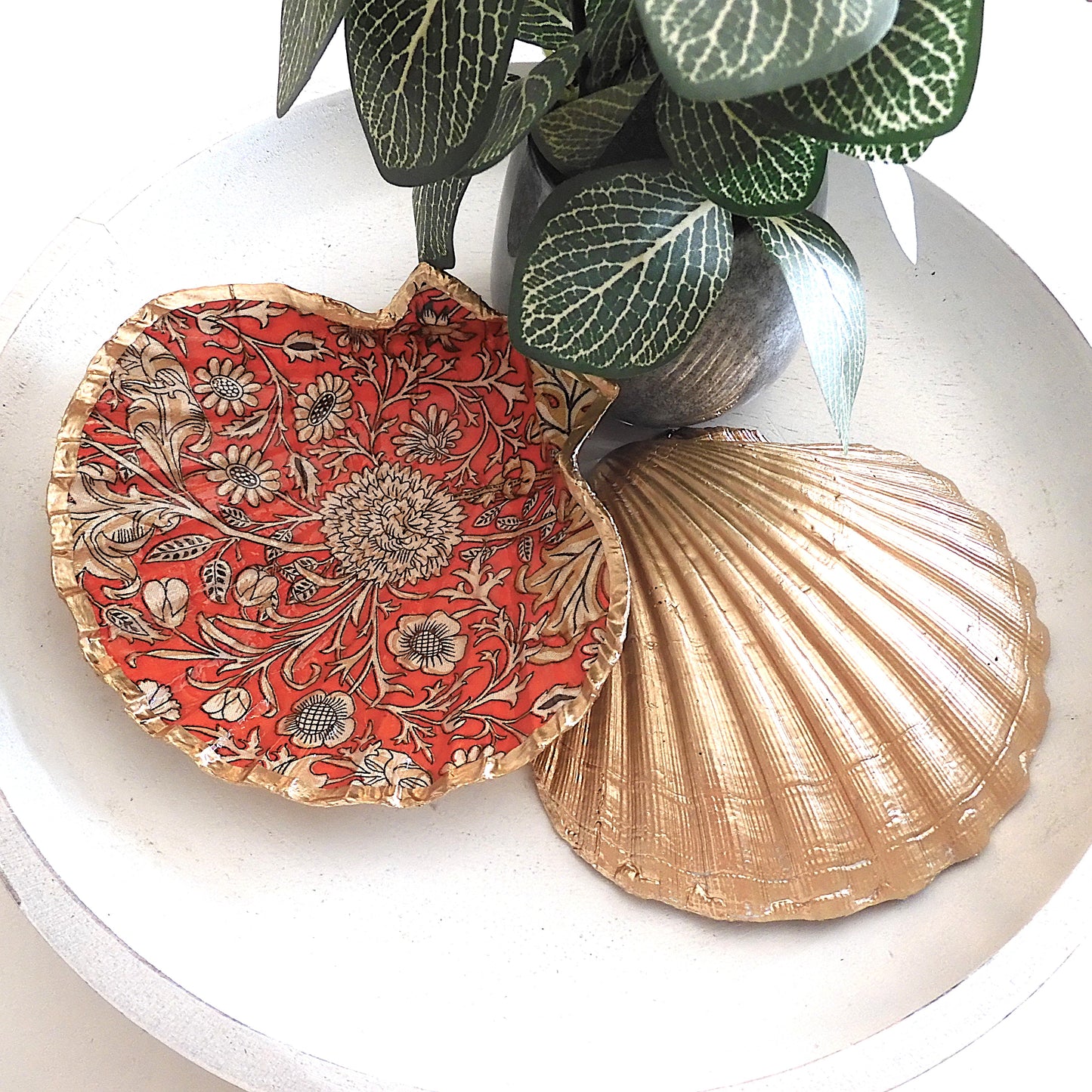 SCALLOP TRINKET DISH 'WILLIAM MORRIS VINTAGE RED'