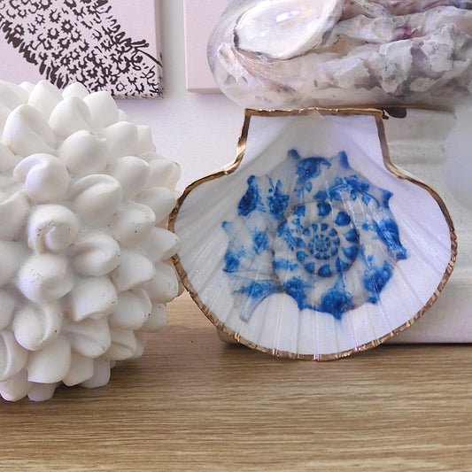 SCALLOP TRINKET DISH 'CHINOSERIE NAUTILUS SHELL'