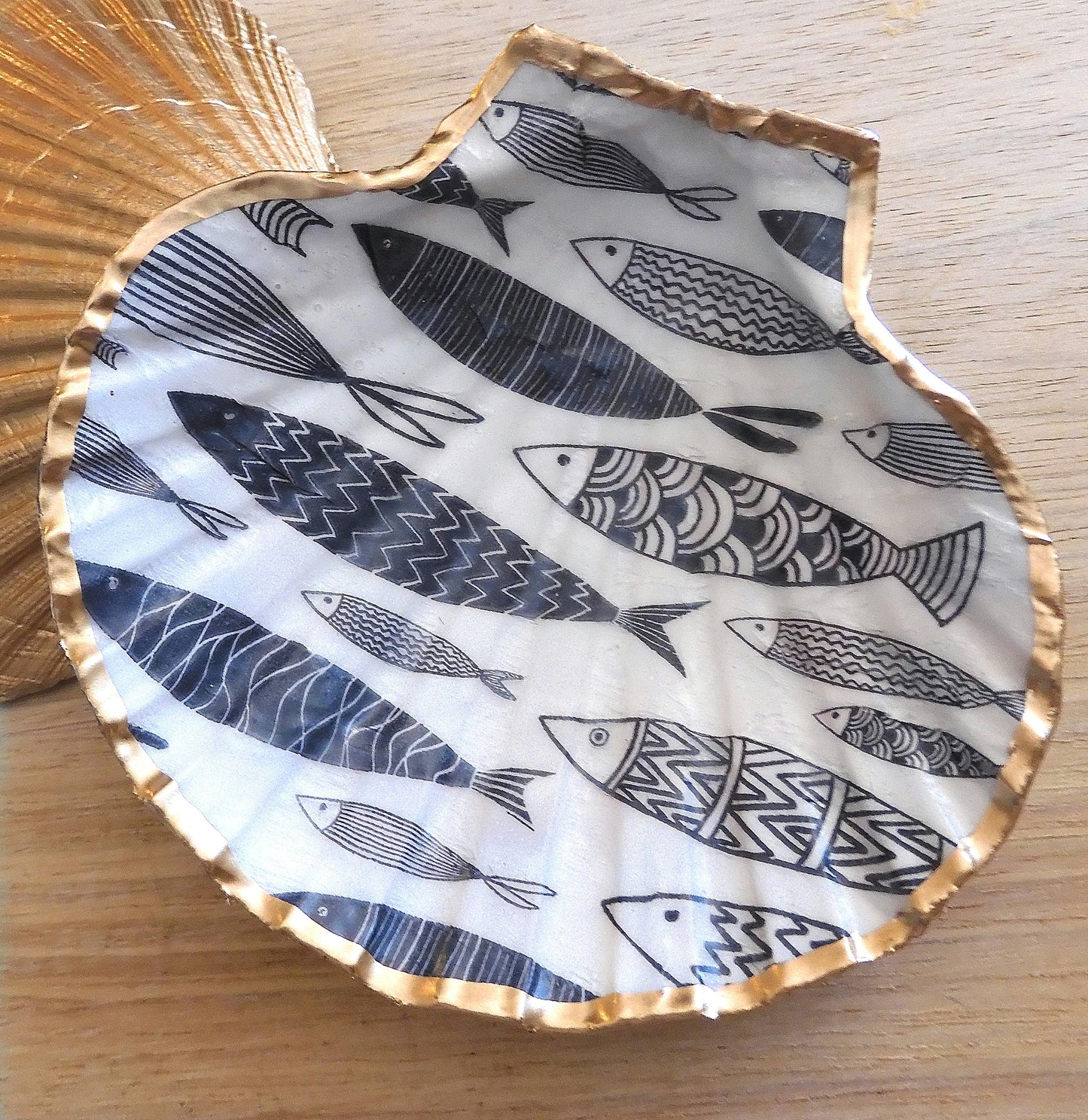 SCALLOP TRINKET DISH JEWELLERY HOLDER - FOR HIM 'GONE FISHING'