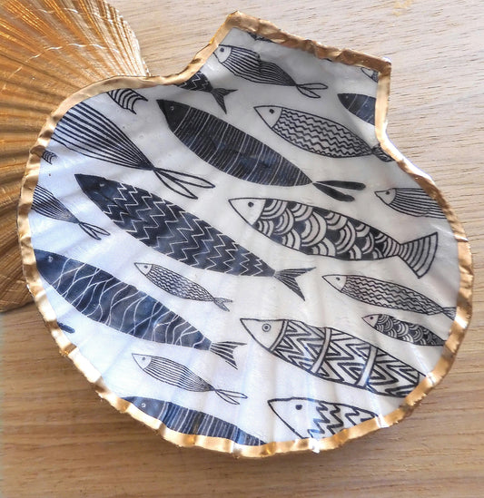 SCALLOP TRINKET DISH JEWELLERY HOLDER - FOR HIM 'GONE FISHING'