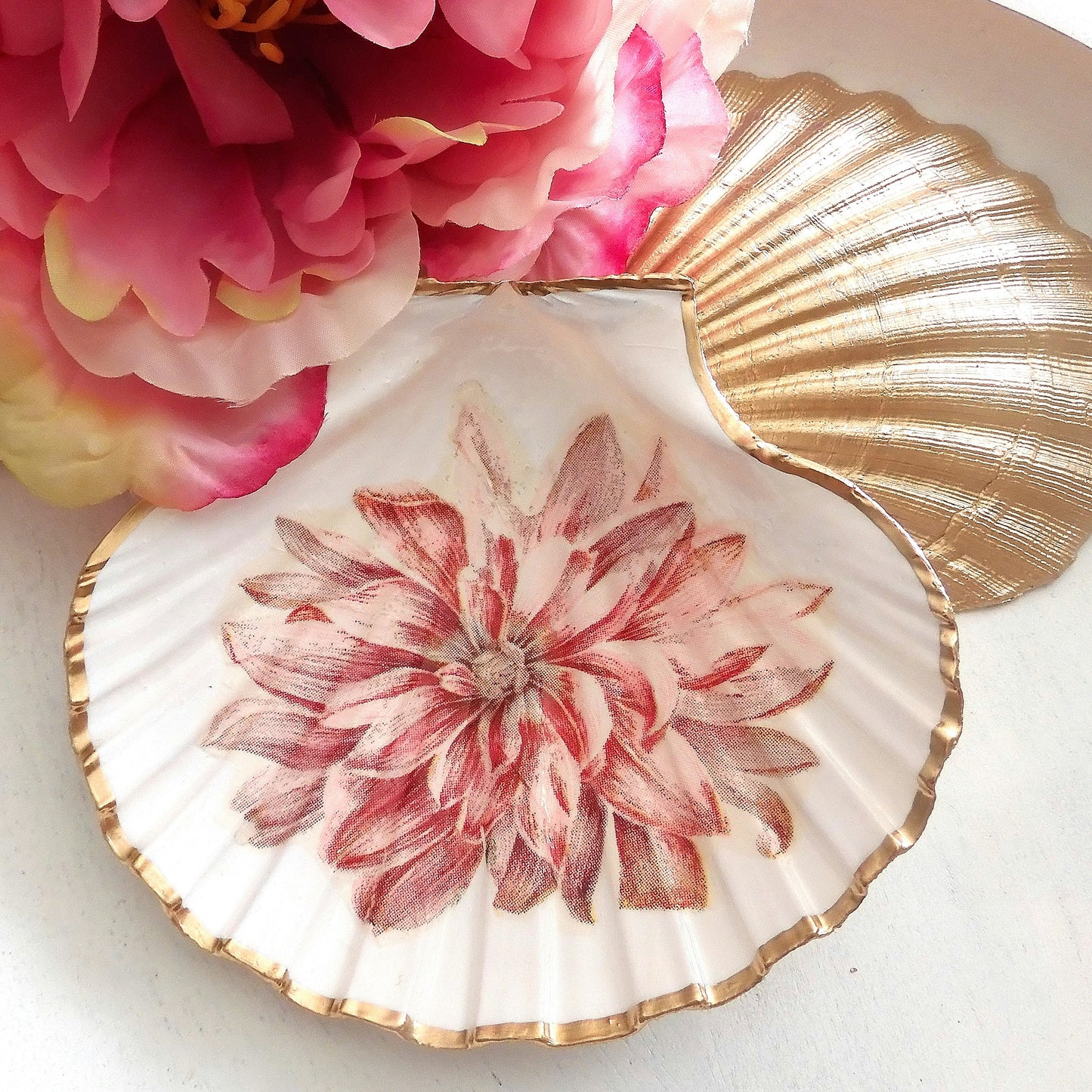 SCALLOP TRINKET DISH 'ROSE BLUSH'