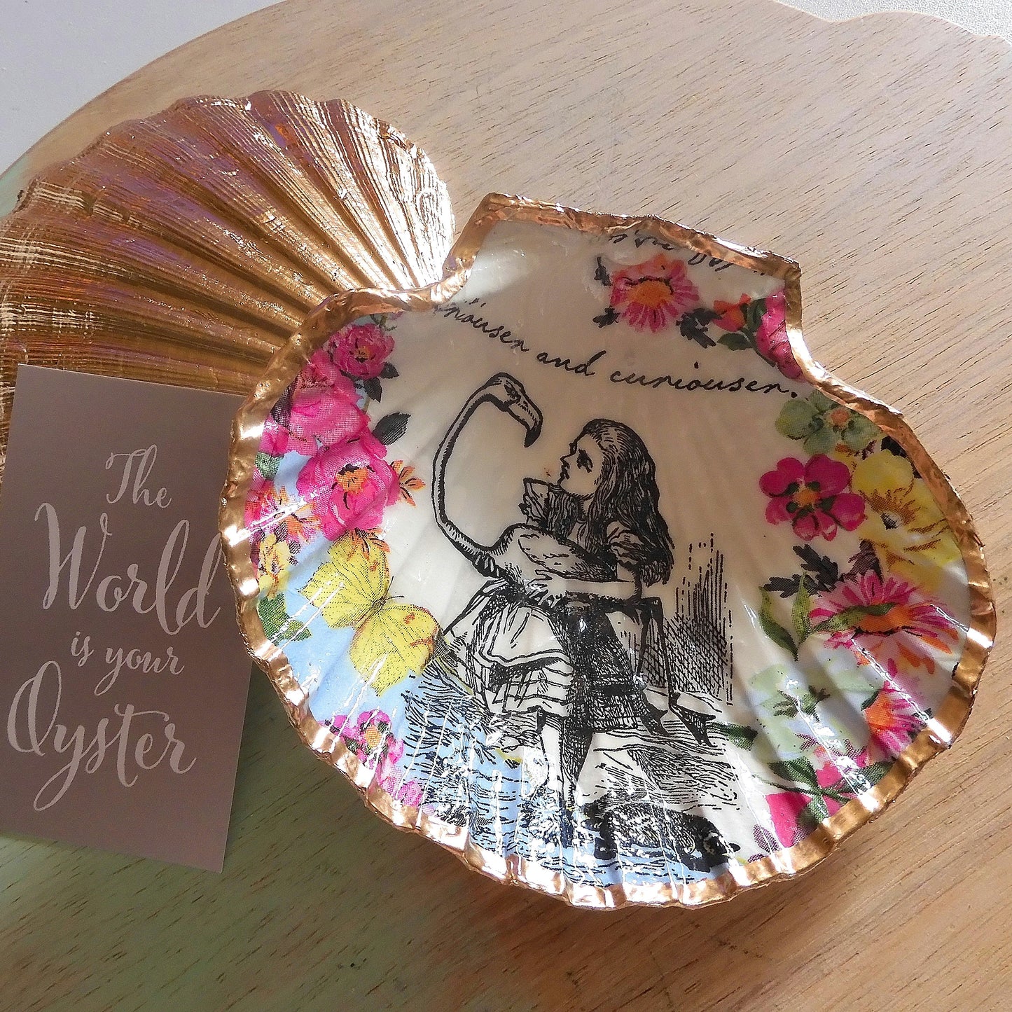 SCALLOP TRINKET DISH - 'ALICE IN WONDERLAND'