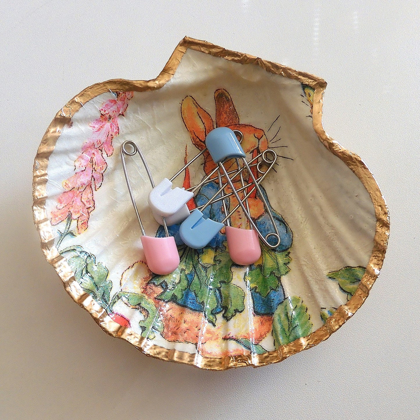 SCALLOP TRINKET DISH JEWELLERY HOLDER 'PETER RABBIT'