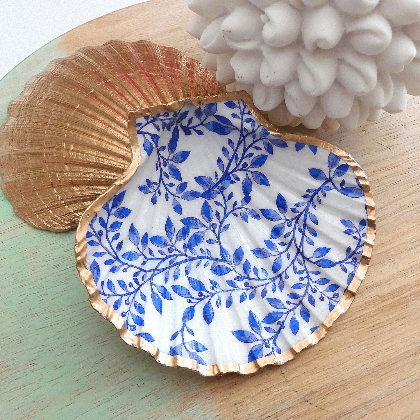 SCALLOP TRINKET DISH - 'BLUE VINE'