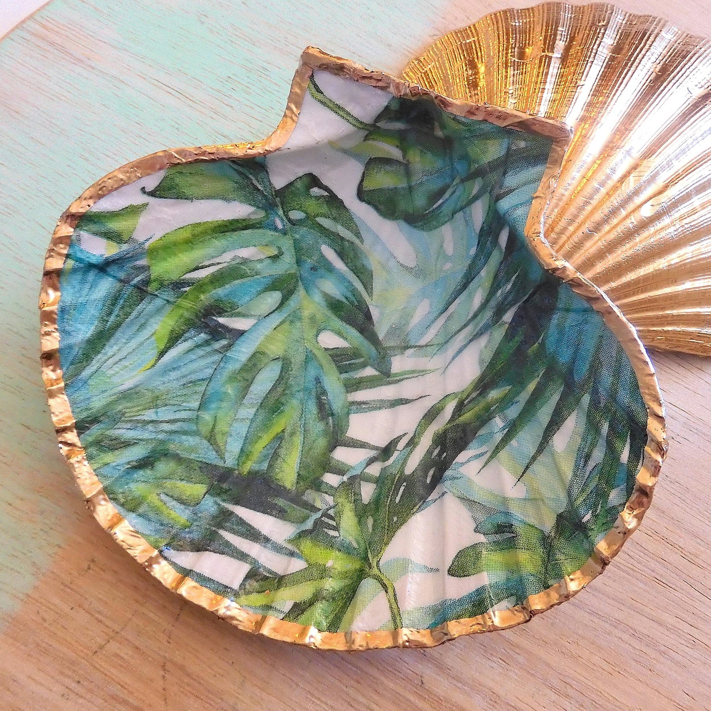 SCALLOP TRINKET DISH JEWELLERY HOLDER - 'PALM LEAVES'