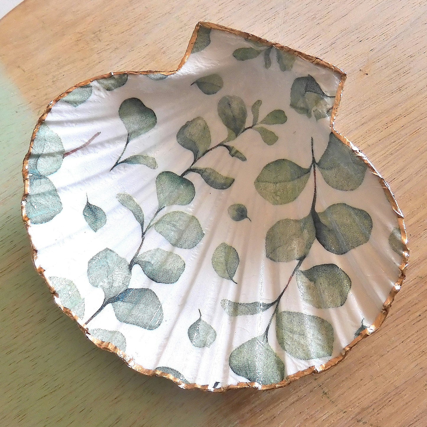 SCALLOP TRINKET DISH JEWELLERY HOLDER - 'GREENLEAVES'