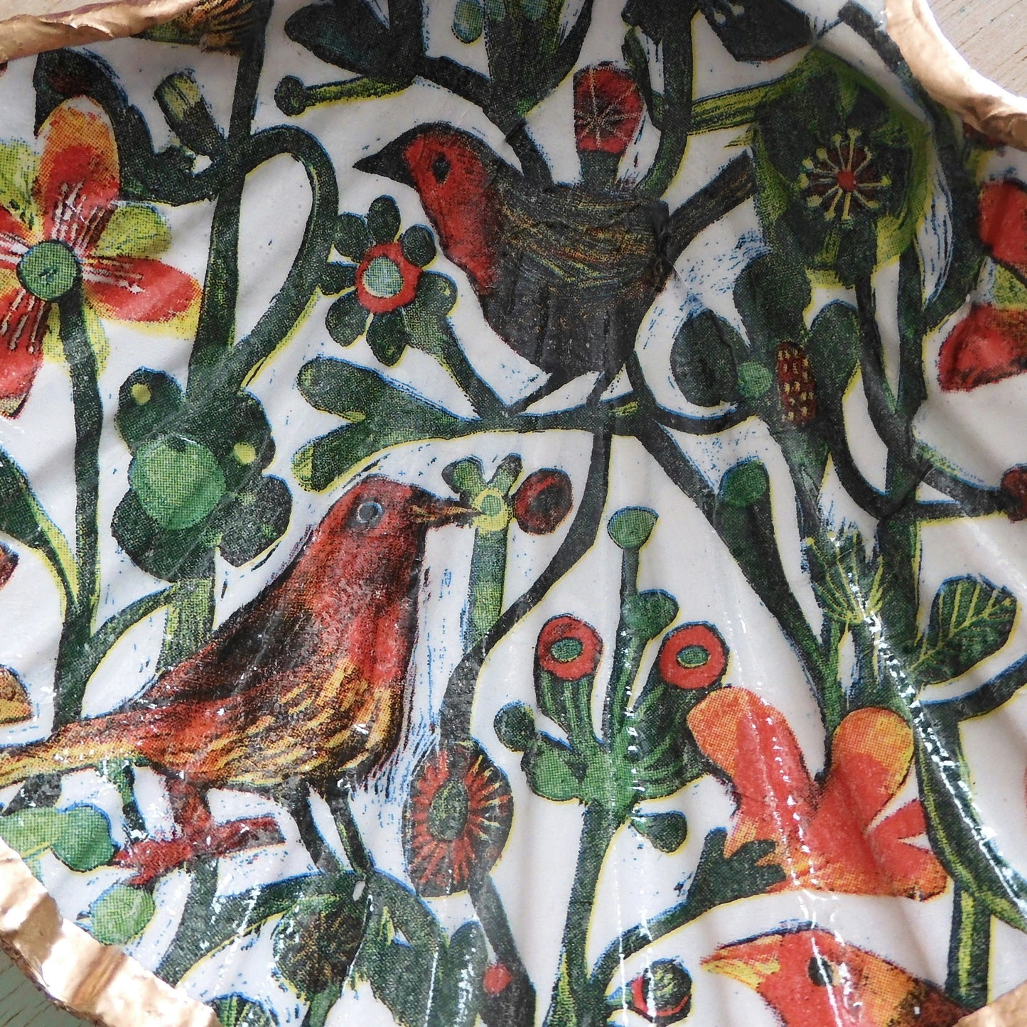 SCALLOP TRINKET DISH - 'BIRDS IN THE BUSH'