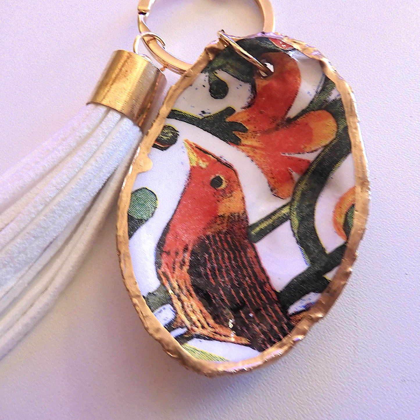 GOLD TASSEL KEYRING WITH OYSTER SHELL CHARM - BIRD