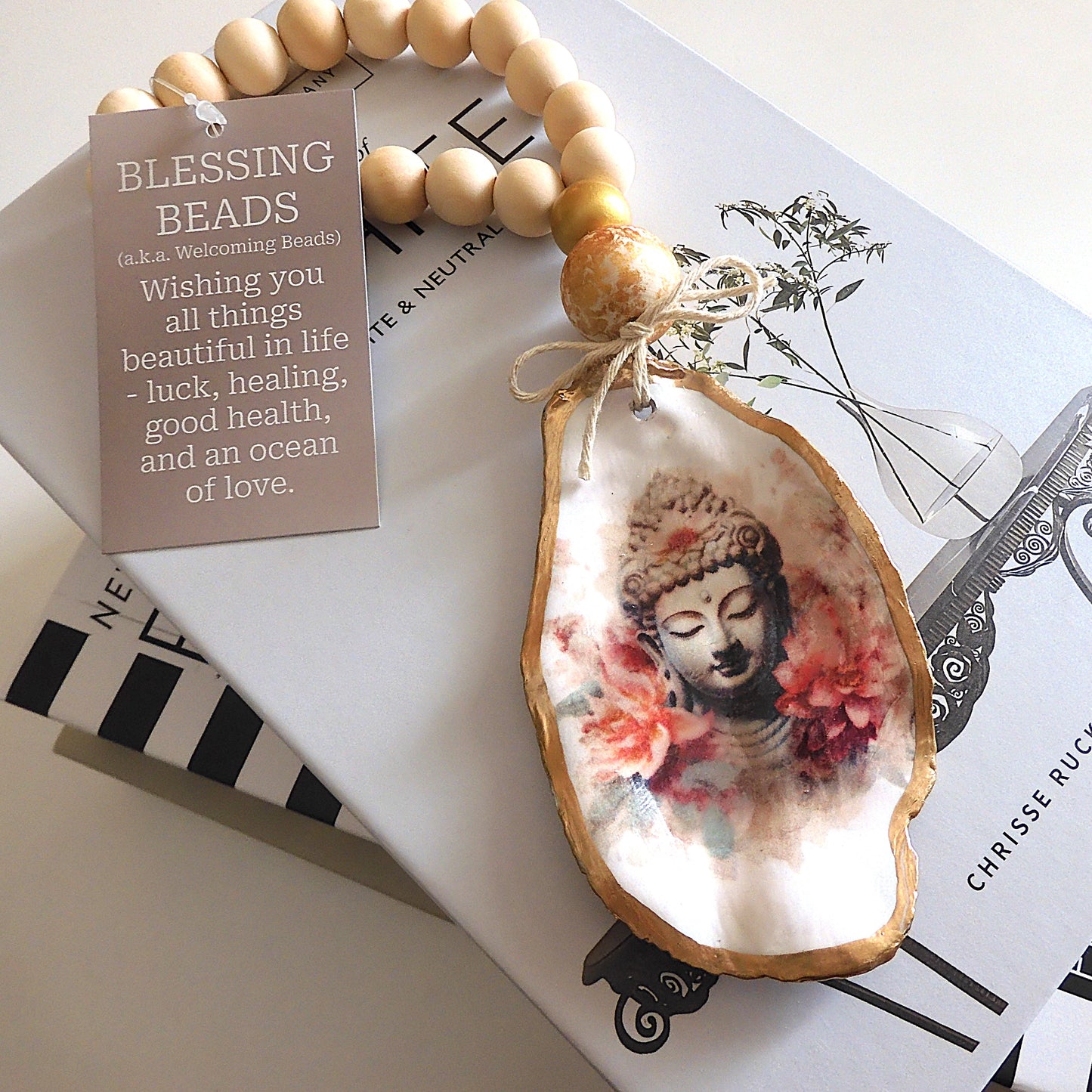 OYSTER SHELL BLESSING BEADS HANGER 12-13cm SHELL 'FLORAL BUDHA'