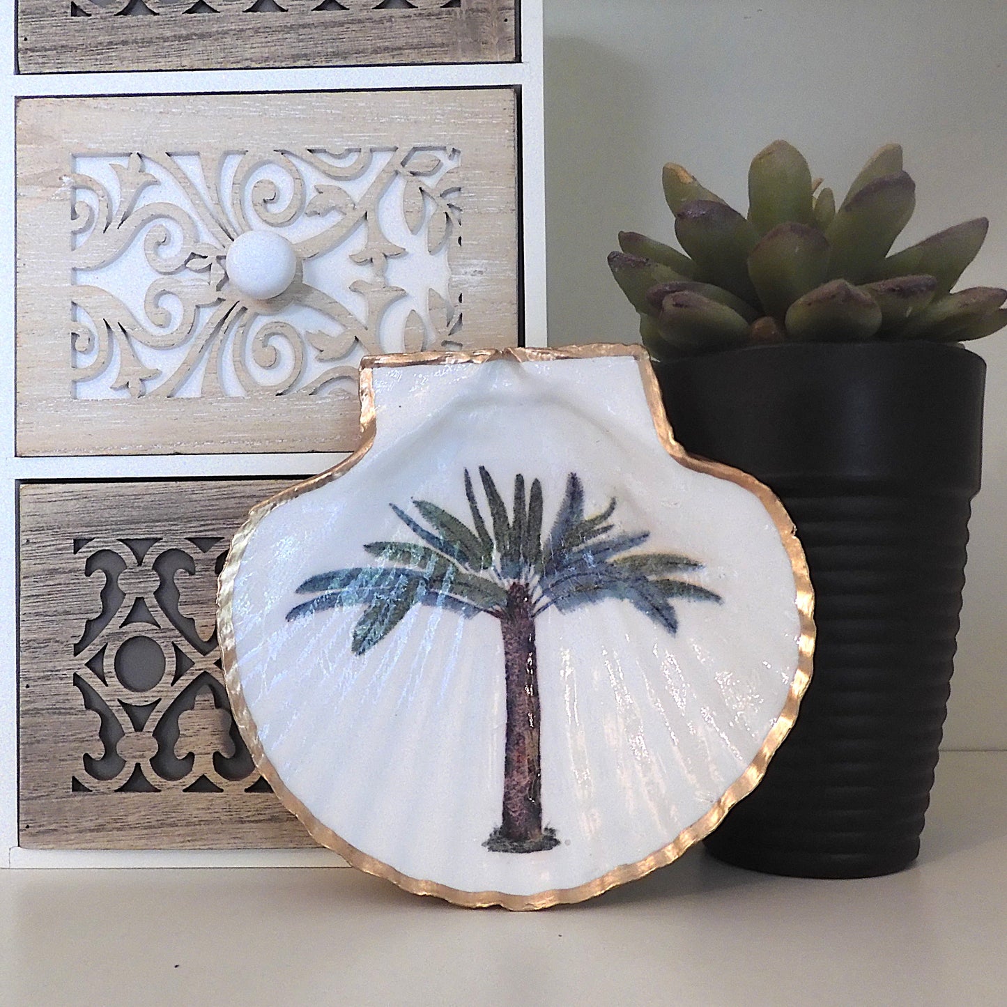 SCALLOP TRINKET DISH 'ISLAND PALM'