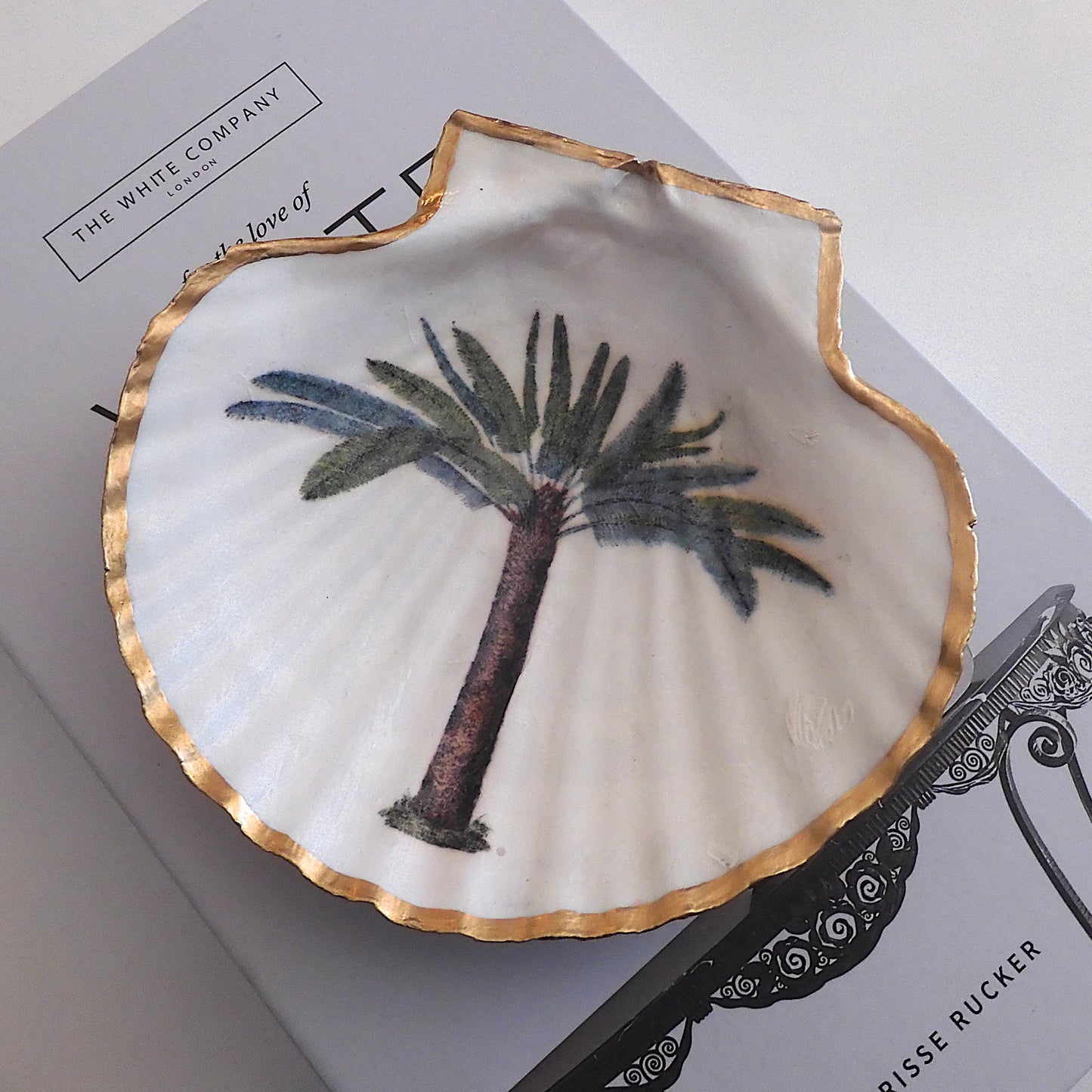 SCALLOP TRINKET DISH 'ISLAND PALM'
