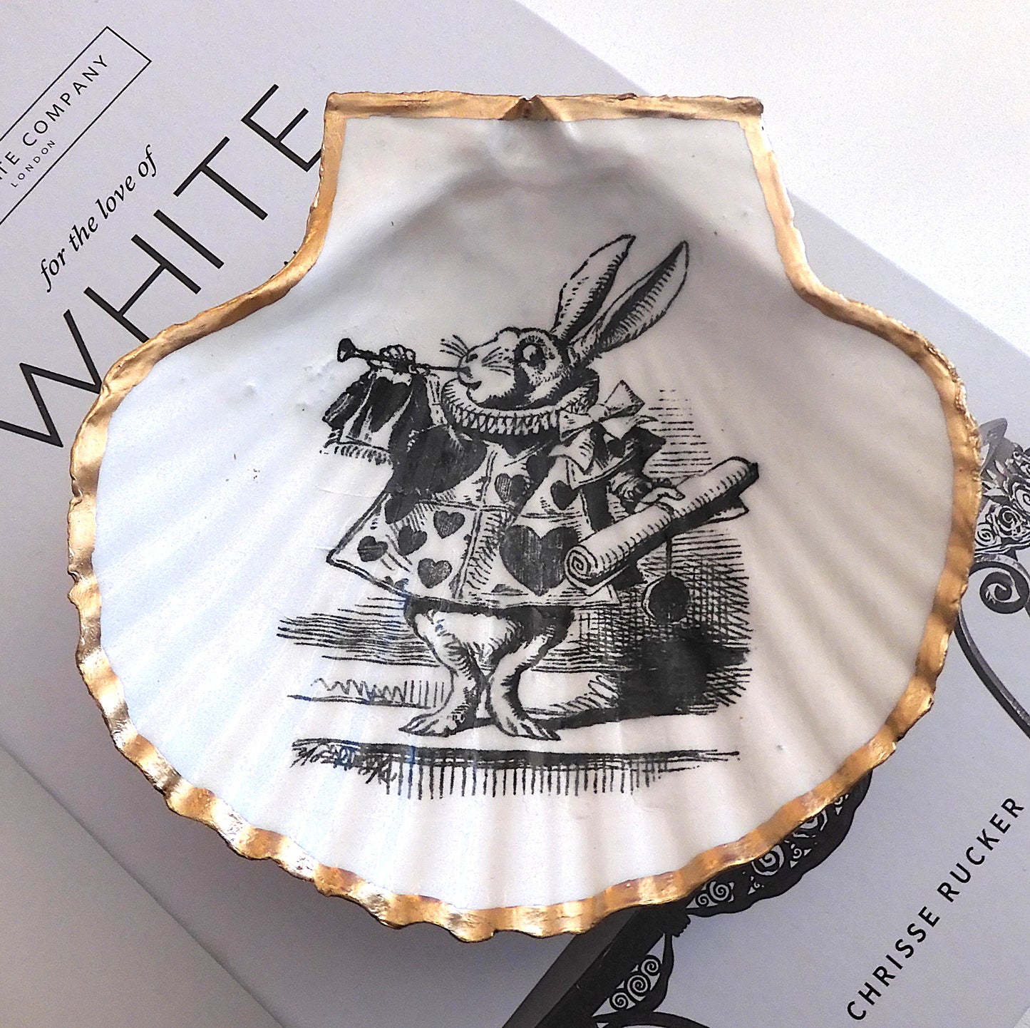 SCALLOP TRINKET DISH - 'HERALD RABBIT'