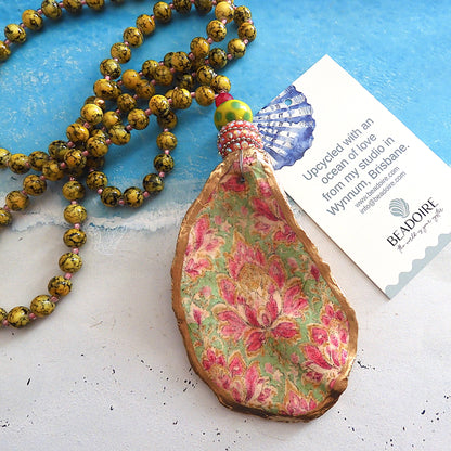 UPCYCLED OYSTER SHELL PENDANT NECKLACE - VINTAGE BOHO
