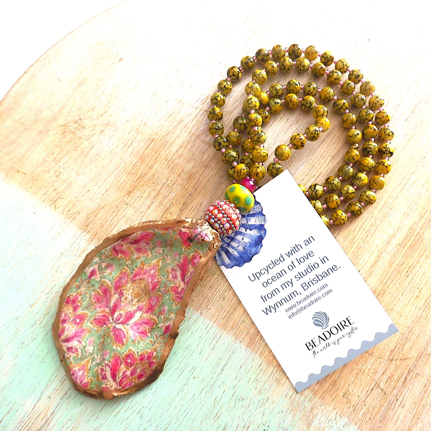 UPCYCLED OYSTER SHELL PENDANT NECKLACE - VINTAGE BOHO