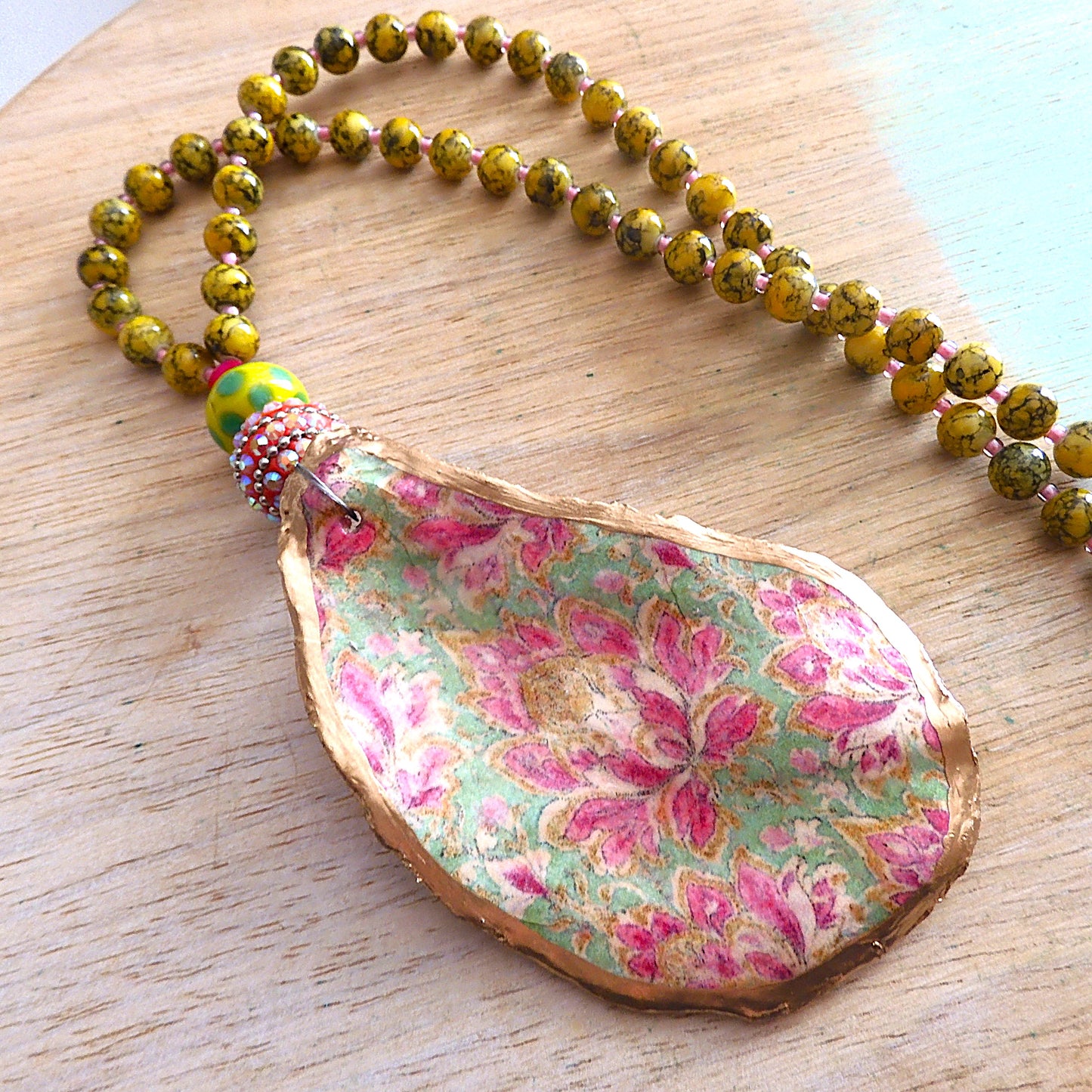 UPCYCLED OYSTER SHELL PENDANT NECKLACE - VINTAGE BOHO