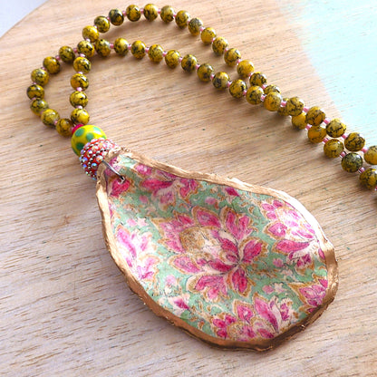 UPCYCLED OYSTER SHELL PENDANT NECKLACE - VINTAGE BOHO