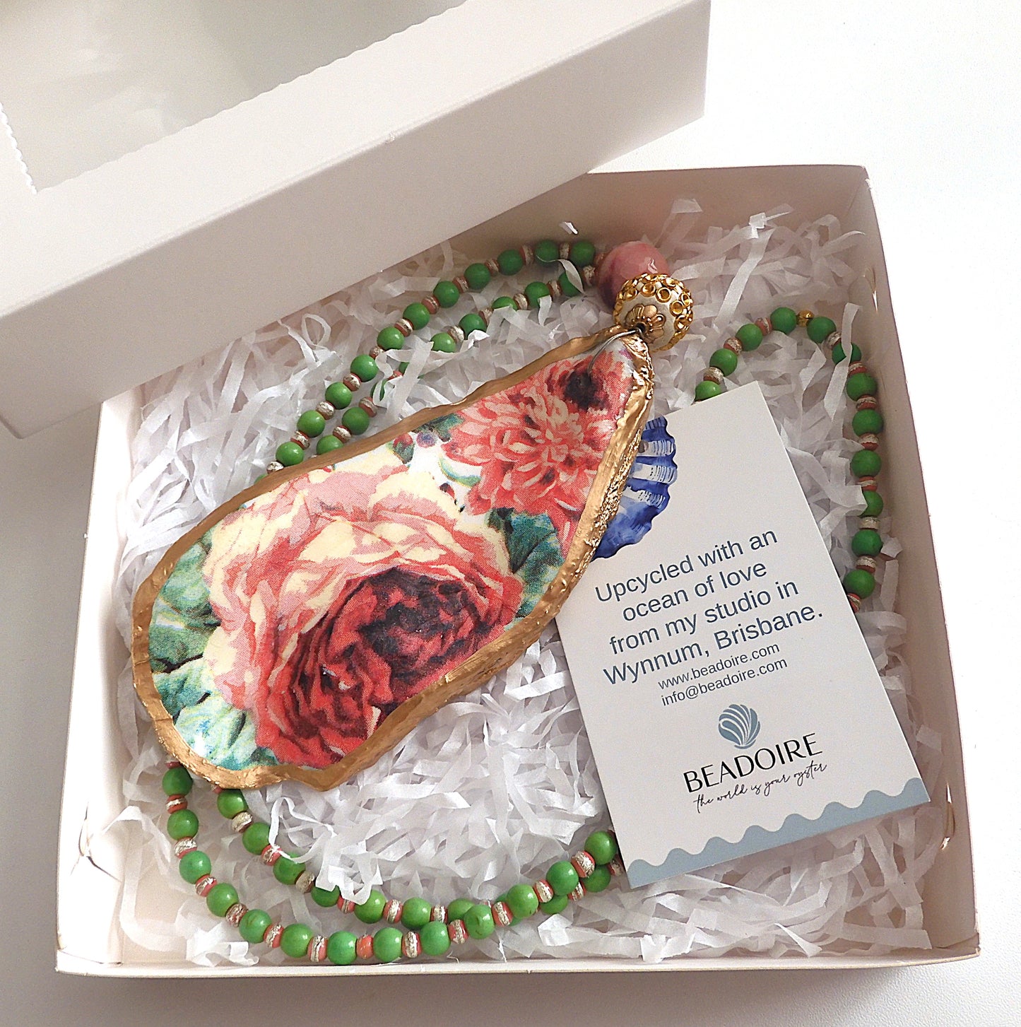 UPCYCLED OYSTER SHELL PENDANT NECKLACE - ROSE BOUQUET