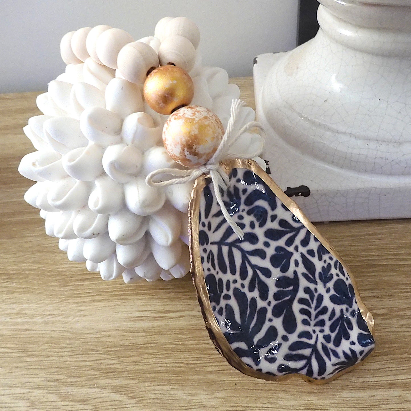 OYSTER SHELL BLESSING BEADS HANGER 'FERN'
