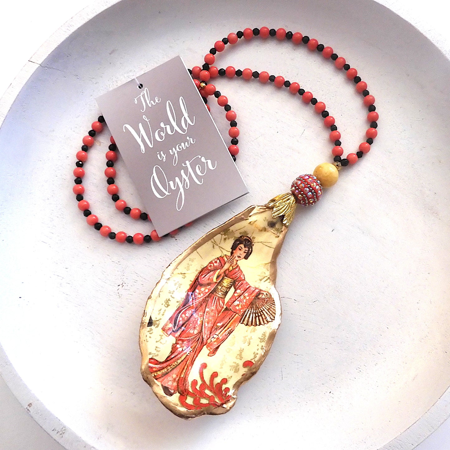 UPCYCLED OYSTER SHELL PENDANT NECKLACE - GEISHA GIRL