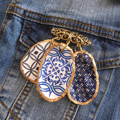 OYSTER SHELL QUIRKY PENDANT BROOCH - DENIM DAYS