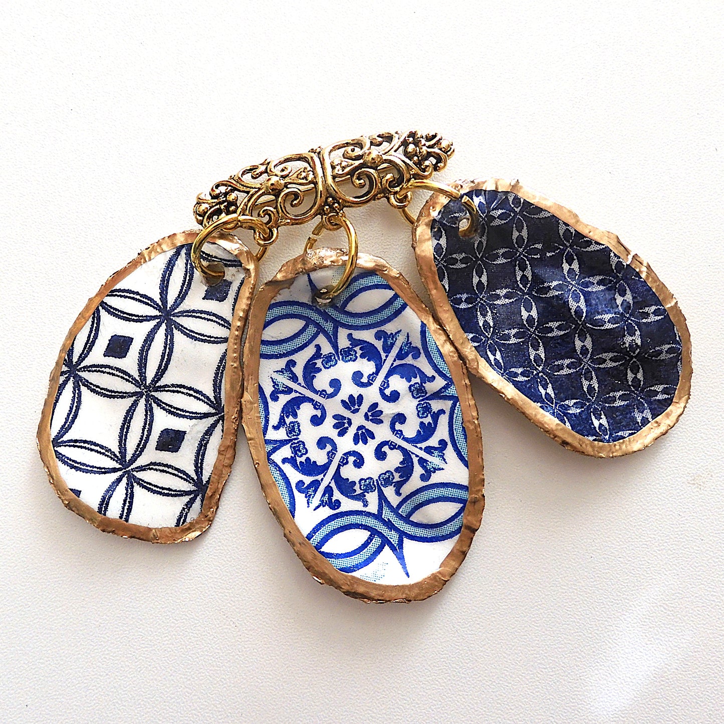 OYSTER SHELL QUIRKY PENDANT BROOCH - DENIM DAYS