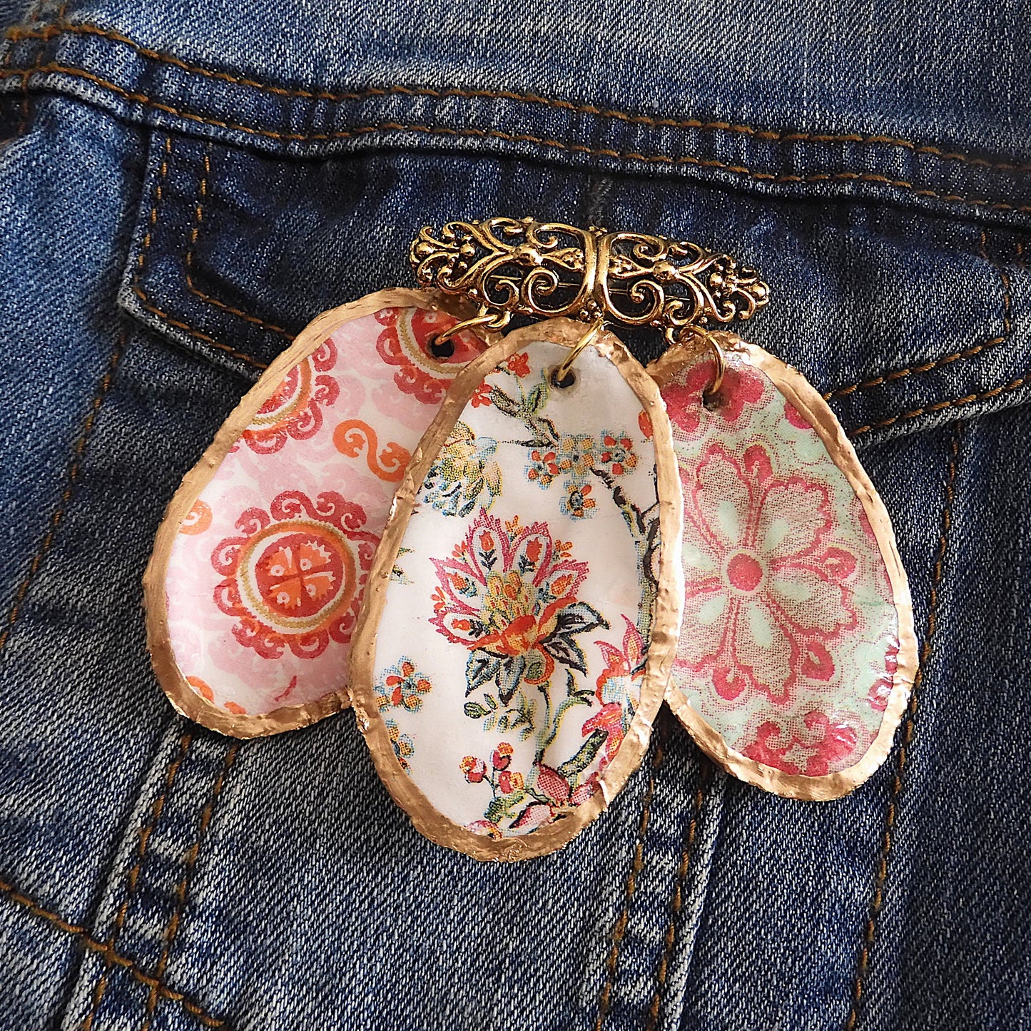 OYSTER SHELL QUIRKY PENDANT BROOCH - SHABBY CHIC