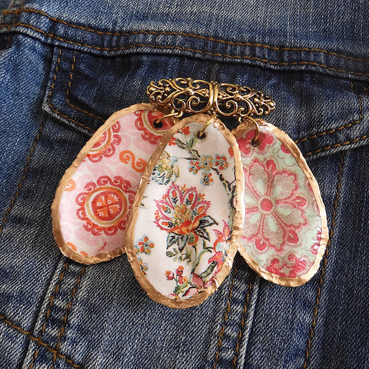 OYSTER SHELL QUIRKY PENDANT BROOCH - SHABBY CHIC