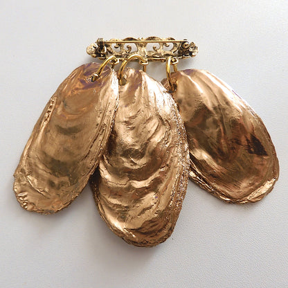 OYSTER SHELL QUIRKY PENDANT BROOCH - SOMETHING FISHY