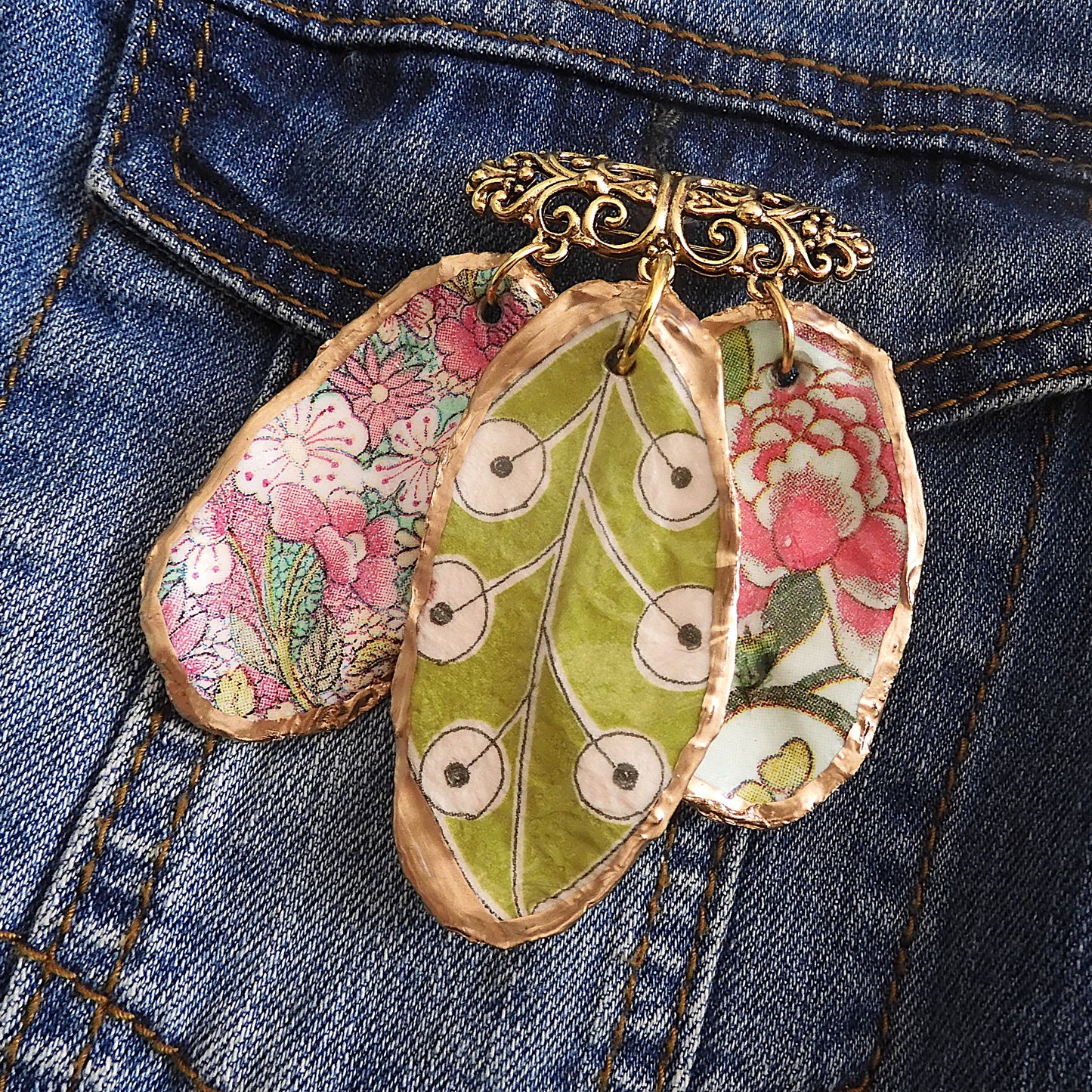 OYSTER SHELL QUIRKY PENDANT BROOCH - ORIENTAL VIBES